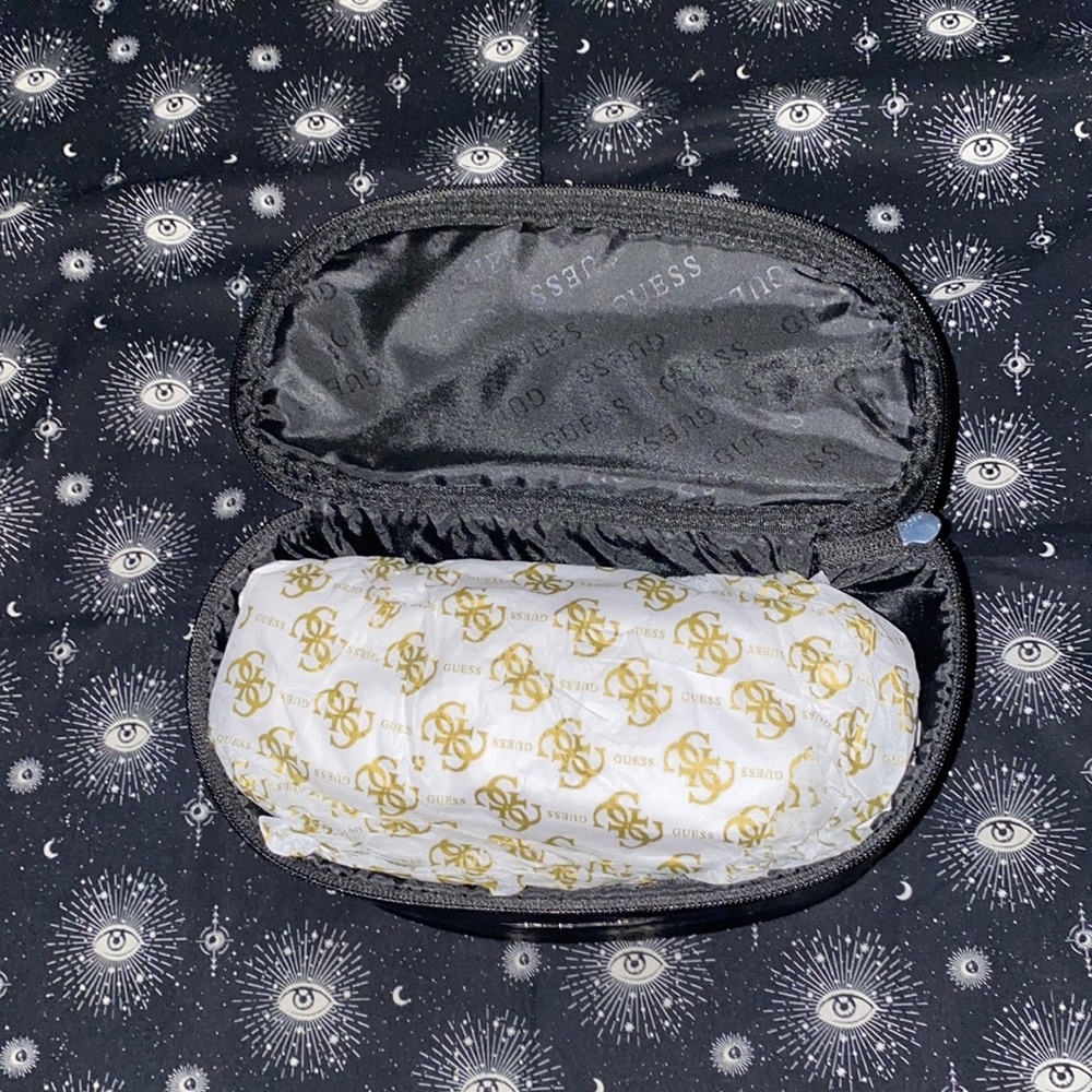 Guess Travel Bag - Picture 7 of 10
